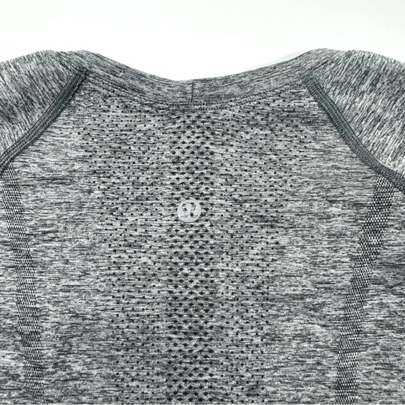 Lululemon Swiftly Tech Long Sleeve Shirt Grey Black Hawks Logo NHL - Picture 4 of 8